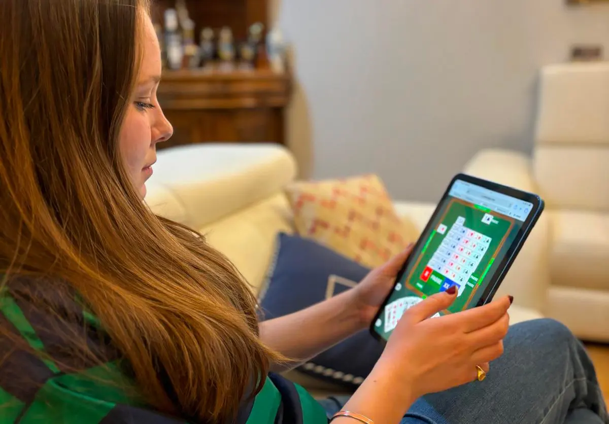 Person som spelar bridge